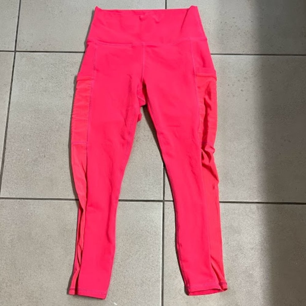 Fabletics powerhold cropped leggings, mesh side panels with pockets, size XS